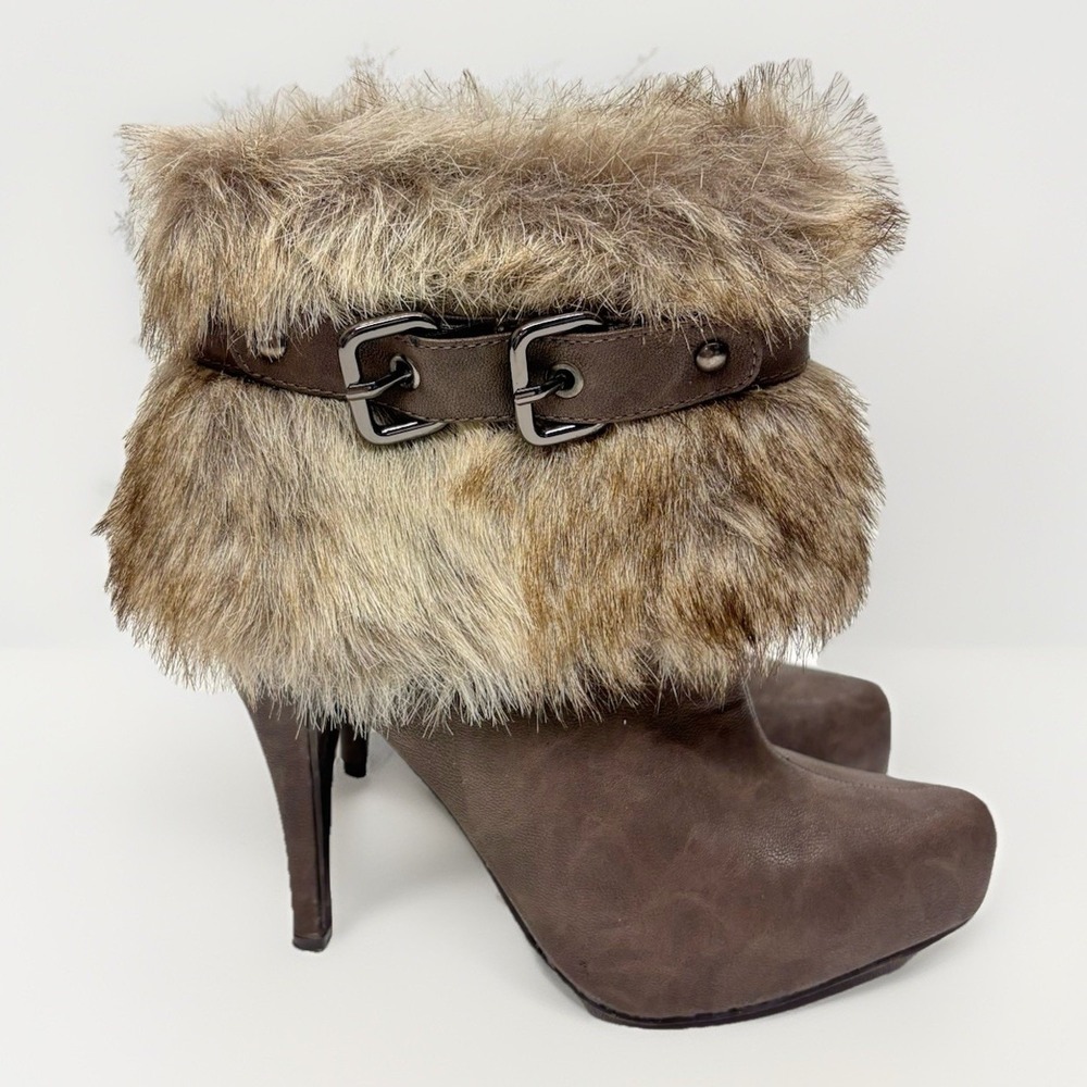 Bakers Womens 6 Faux Fur Heeled Ankle Boots Buckle Brown Mob Wife Y2K